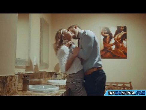 ❤️ Quando uma loira peituda o seduz em um banheiro público Porno vídeo em porno pt-br.image-kassir.ru